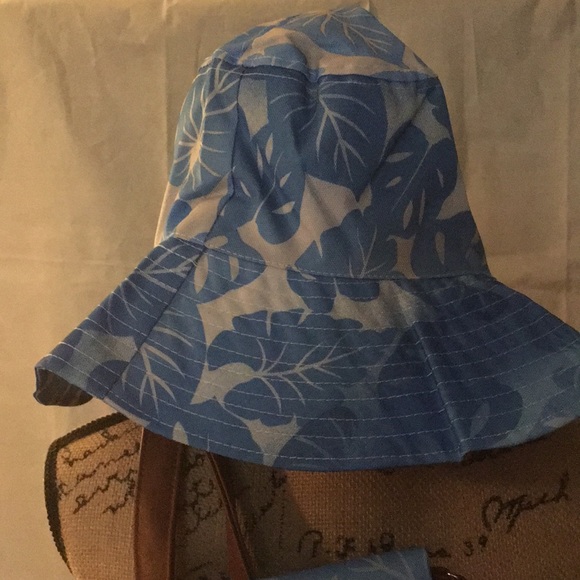 🎈🎉CLEARANCE🎈🎉 3 pc Large Tote, Clutch, Hat NWT - Picture 3 of 4